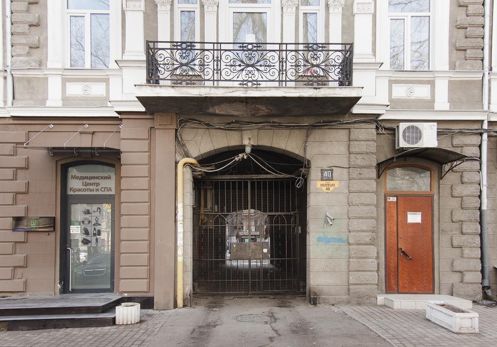 Club Suite Near Deribasovskaya Odessa Esterno foto